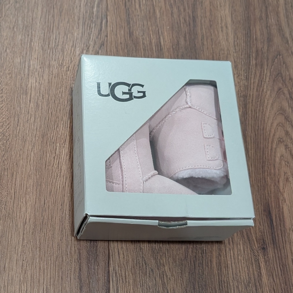 NIB Ugg baby bailey bow boots in light pink size 0/1 (ages 0-6 months)